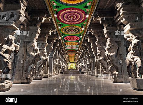 Inside of Meenakshi hindu temple in Madurai, Tamil Nadu, South India ...