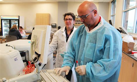 Medical Lab Technician Students Learn Hands On | Clover Park Technical College