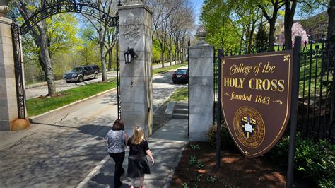 College of the Holy Cross releases plan to reopen campus in Worcester for spring semester