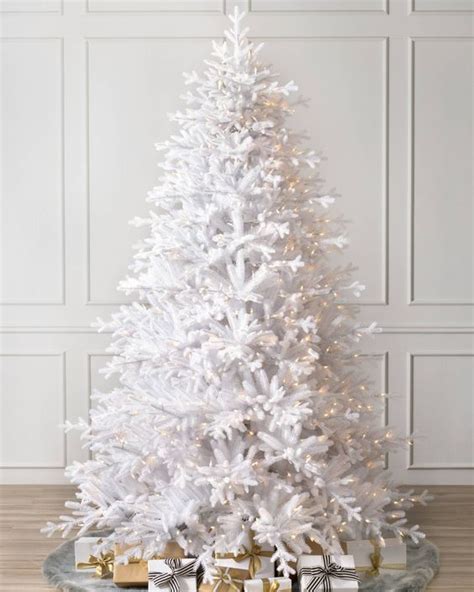 25 All-White Christmas Home Decor Ideas - DigsDigs