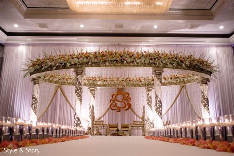 Magnificent Indian wedding mandap flowers. | Photo 207340