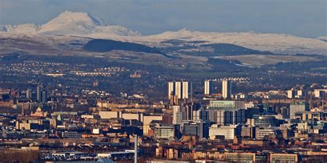 Photographs, route description and map of Cathkin Braes Country Park on the South Side of Glasgow