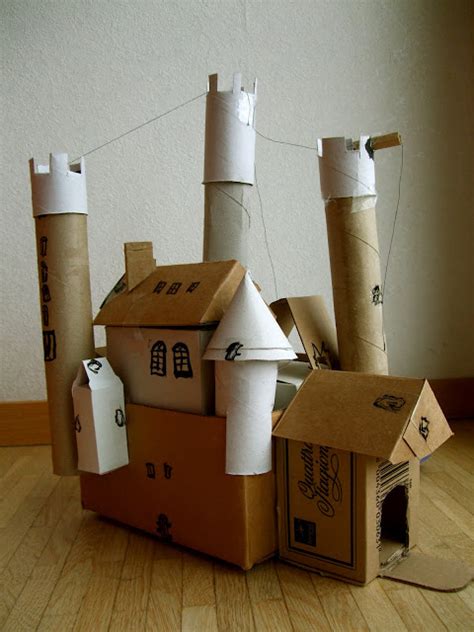 DIY cardboard castle - Fun Crafts Kids