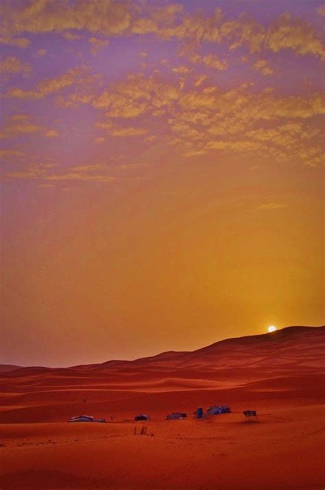 Sunrise over the Sahara Desert | Sunrise scenery, Desert sunrise, Sunrise