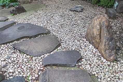 23 Great Landscaping Rocks Ideas and Rock Types Explained - Foter