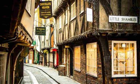 Guide to The Shambles - Footprints Tours - York Walking Tours