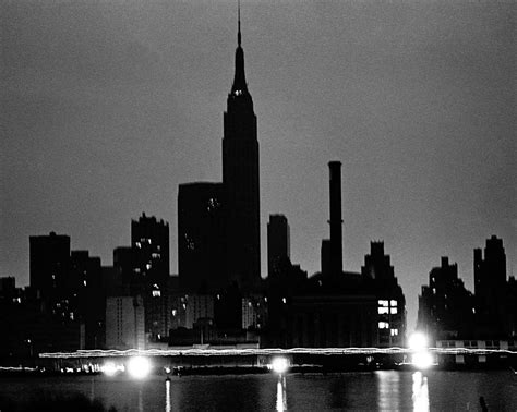 These photos show the infamous New York City blackout of 1977 - Rare Historical Photos