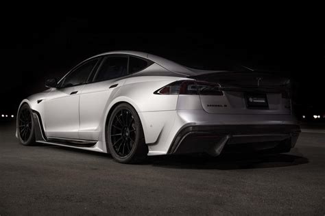 DUNIA BERITA: Unplugged Luncurkan Widebody Kit Carbon Fiber Untuk Tesla Model S