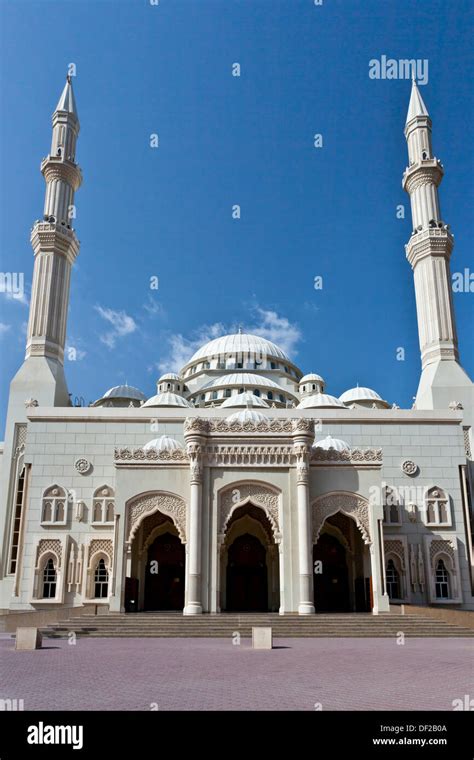 The Al Noor Mosque exterior in Sharjah, UAE Stock Photo - Alamy