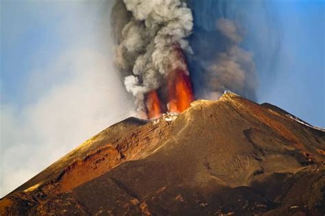 Eruption of Italian super volcano Campi Flegrei could produce 100-foot tsunami, study claims.