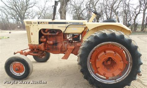 Case 730 tractor in Kinsley, KS | Item DQ9807 sold | Purple Wave