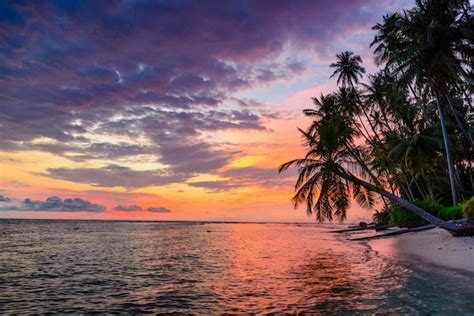 Premium Photo | Sunset dramatic sky on sea, tropical desert beach