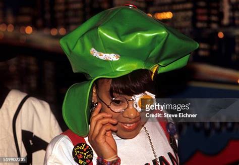 972 Lisa Left Eye Lopes Photos & High Res Pictures - Getty Images