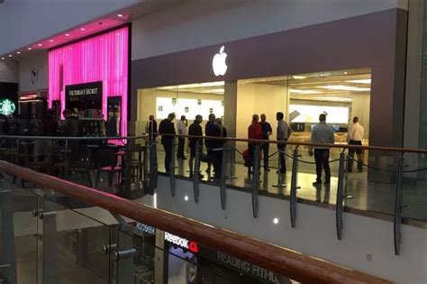 Apple stores near Surrey for shopping and iPhone repairs - Surrey Live