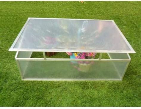 How to buy a polycarbonate greenhouse - DIY Gardens