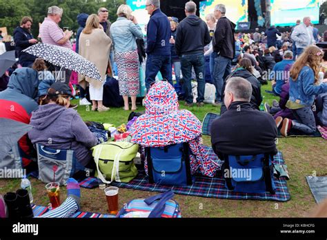 Picnic rain hi-res stock photography and images - Alamy