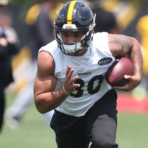 James Conner Suffers Shoulder Injury During Steelers Training Camp ...