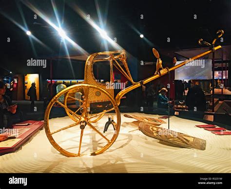 King tut chariot hi-res stock photography and images - Alamy