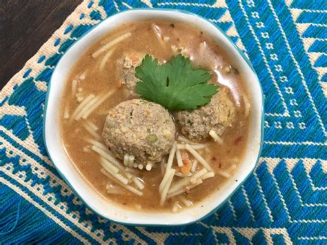 Albóndigas con fideo. – La Recomelona