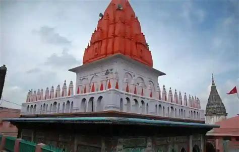 Hanuman Garhi Ayodhya: Temple History | Significance| Architecture ...