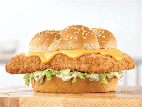 FAST FOOD NEWS: Arby's Fish 'N Cheddar Sandwich and White Cheddar Mac 'N Cheese - The Impulsive Buy