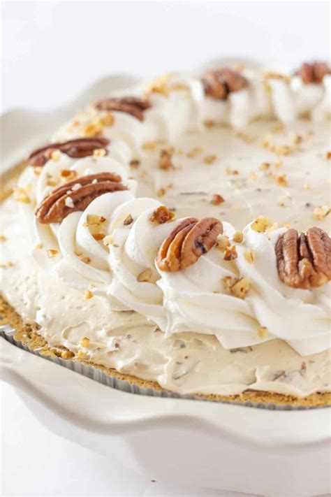 Easy Butter Pecan Cream Pie - Thanksgiving - Practically Homemade