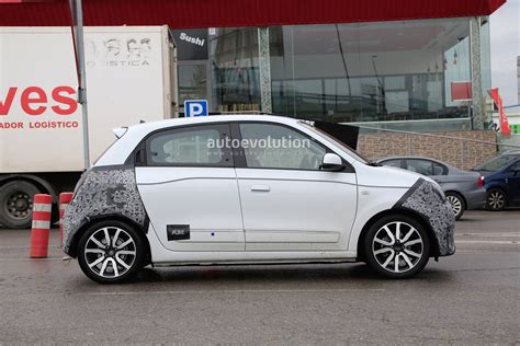 Renault Twingo Facelift Spotted in Traffic, Paris Debut Looks Likely - autoevolution