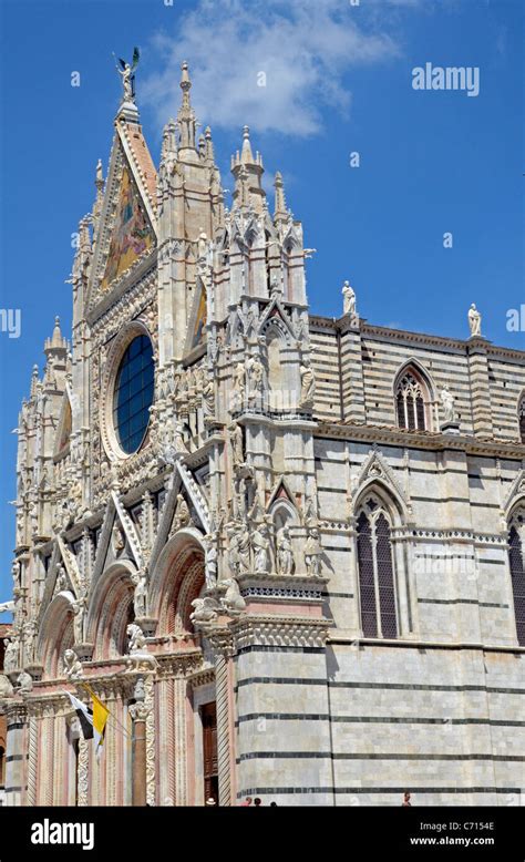 Facade, Siena cathedral, Italy Stock Photo - Alamy