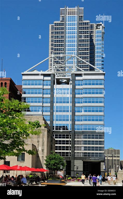 Boeing company headquarters and logo in Chicago, Illinois, USA Stock ...