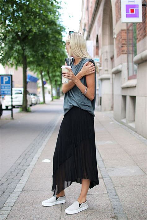 17 Sassy Ideas to Wear Skirts and Sneakers - Pretty Designs