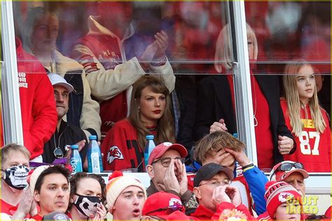 Inside Taylor Swift's Suite at Chiefs-Bills Game: Who's She Sitting With at Sunday's Game ...