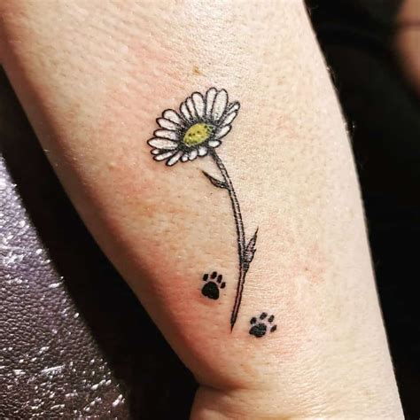 Top 107 Best Daisy Tattoos [2021 Inspiration Guide] | Daisy tattoo, Small daisy tattoo, White ...