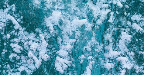 An aerial view of snow on the ground photo – Frost Image on Unsplash