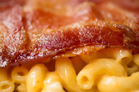 Behold The Bacon Mac and Cheese Quesadilla | Foodiggity