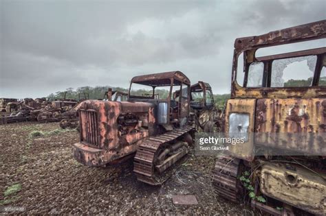 Rusty old farm tractor and machinery | Old farm, Farm machinery, Farm