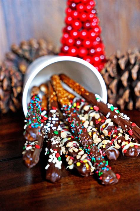 Do It Yourself Holiday Chocolate Dipped Pretzels - keviniscooking.com