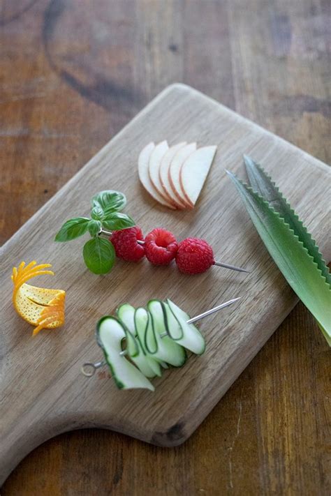 5 Easy (and Beautiful) Cocktail Garnishes - Moody Mixologist