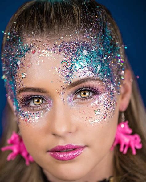 Karneval Schminke mit Glitzer - Fantasievolles Make-up mit Glitzer und Strass zum Nachmachen ...