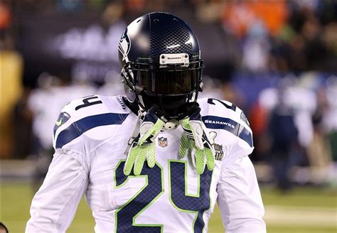 Marshawn Lynch goes Beast Mode, scores first TD of Super Bowl 48 (GIF)