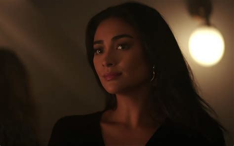 Shay Mitchell as Peach Salinger in ‘You’ | Shay mitchell, Pretty litle liars, Shay