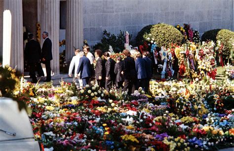 Remembering Elvis: The day 'The King' died | Elvis presley funeral, Elvis presley, Priscilla presley