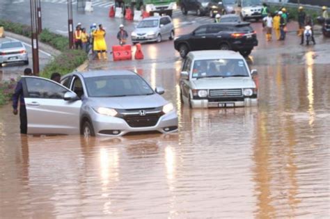 Kuala Lumpur Dilanda Banjir Kilat Akibat Hujan Lebat - Semasa | mStar