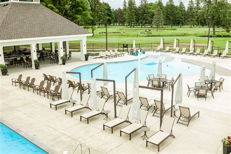 Pool & Racquets at Austin Country Club | Austin, Minnesota