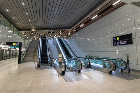 Maxwell MRT Station – Escalators at Upper Platform to Concourse / Lower Platform | Land ...