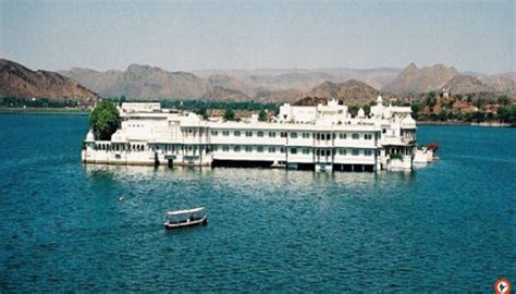 Enjoy The Boat Ride at Lake Pichola with Private Transfers - Indiator