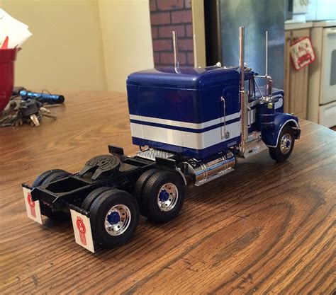 Kenworth W900 -- Plastic Model Truck Kit -- 1/25 Scale -- #851507 ...