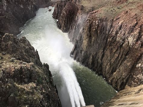 Water spill way from the Owyhee reservoir on a big water year | Cool ...