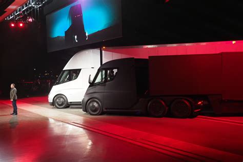 This is Tesla's big new all-electric truck – the Tesla Semi | TechCrunch