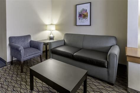 Holiday Inn Hotel & Suites-Milwaukee Airport, an IHG Hotel Milwaukee ...