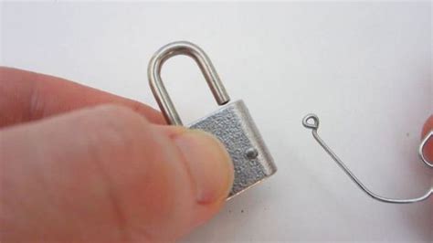 How to Open a Lock with a Paper Clip - Barnorama